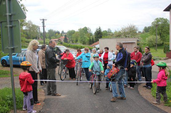 V Hejtmánkovicích byl otevřen nový úsek zadní cesty