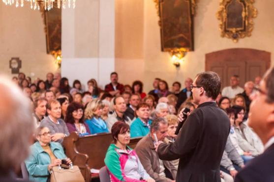 Festival Za poklady Broumovska zahájil koncertem Dagmar Peckové a Štefana Margity 