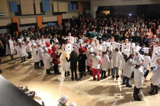 Broumovská Základní škola Hradební už deset let nacvičuje Vánoční ladění