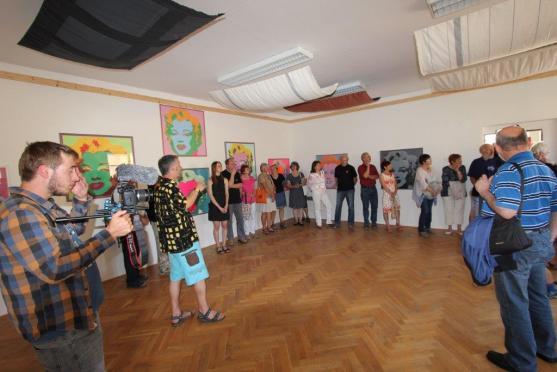 Police nad Metují zve na unikátní výstavu sítotisků Andyho Warhola