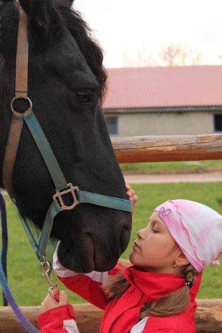 Podzimní prázdniny strávily děti na koních v hejtmánkovické jízdárně