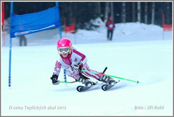 Závod v obřím slalomu žactva se v Teplicích nad Metují jel za osmnáctistupňového mrazu