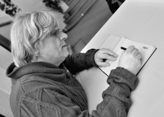 Karel Plíhal. Folková hvězda navštívila broumovské divadlo 