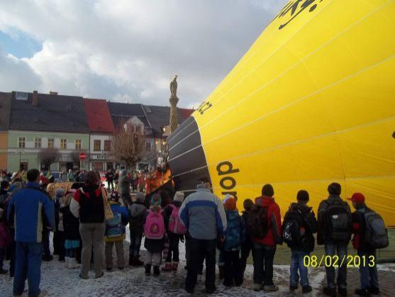 Odlet balónu z Police nad Metují odstartoval projekt 100 startů z českých měst