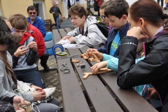 Police nad Metují žila oslavami. Muzeum papírových modelů mělo páté narozeniny