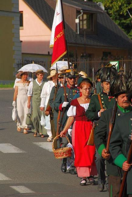 Oslavy polických ostrostřelců na fotografiích Štěpána Horáka