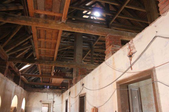 Pět měsíců stavebních prací v broumovském klášteře a jeho zahradě 