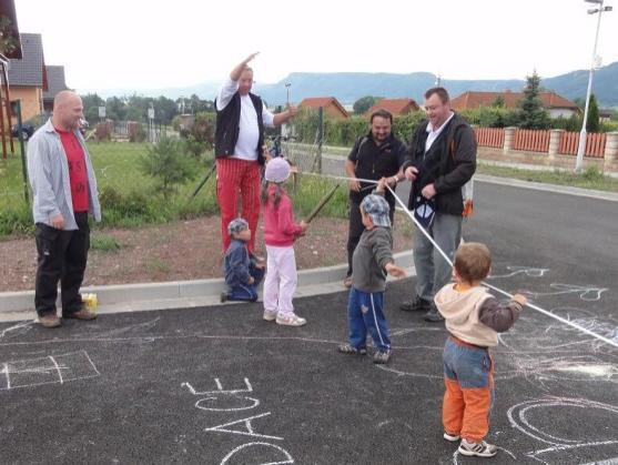 Občané poděkovali vedení města Broumov za novou ulici 