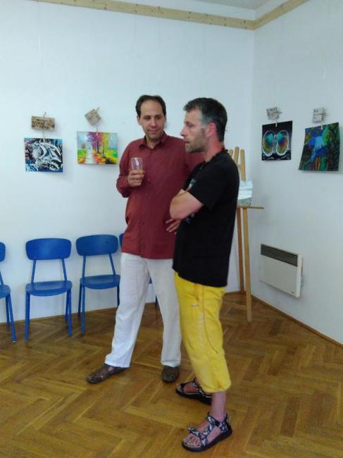 V Zeleném domečku vystavují své obrazy žáci výtvarného oboru Základní umělecké školy v Polici nad Metují 