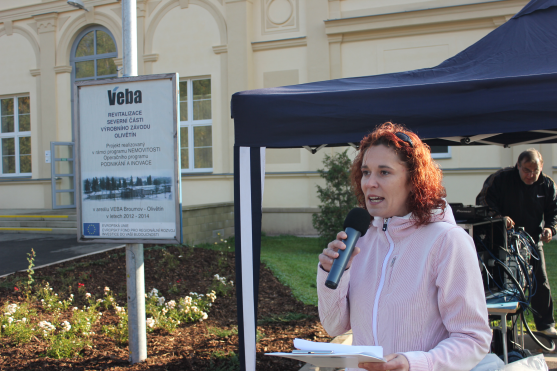 Nejmodernější tkalcovnu textilní společnosti VEBA si přišlo prohlédnout téměř 1 300 lidí