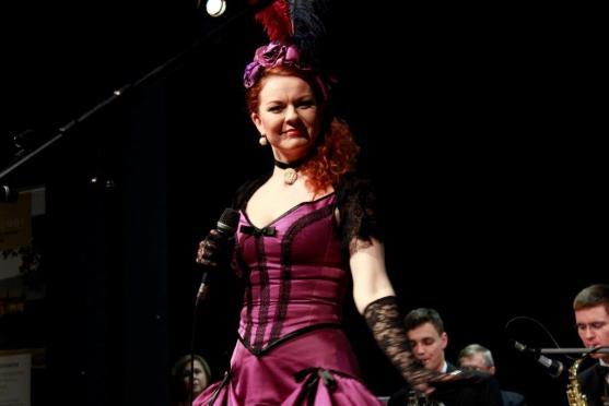 Ples podnikatelů a živnostníků premiérově roztančil klášterní Dřevník 