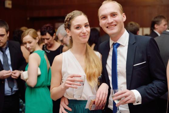 Na Plese města Broumova se kromě tance i žonglovalo. K vidění byla i UV show 