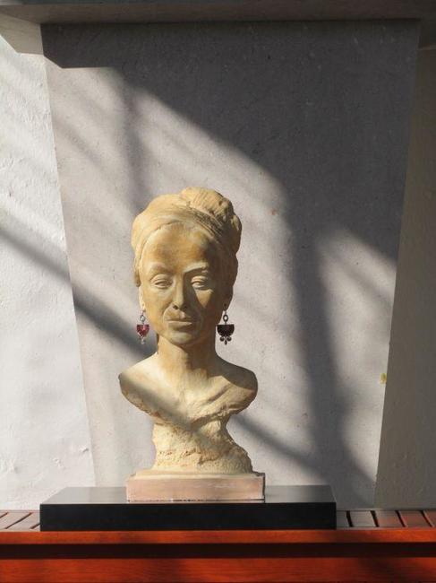 V altánu ve Schrollově parku jsou vystaveny lžíce a hlavy 