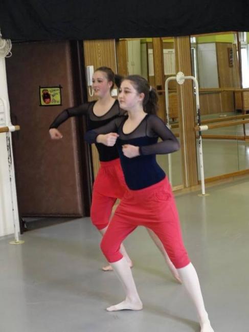 Členky tanečního oboru broumovské umělecké školy jsou po páté ve finále Tanečního učitele roku 