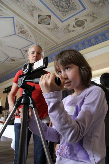 Filmfárum - to jsou tvůrčí filmové dílny v broumovském klášteře 