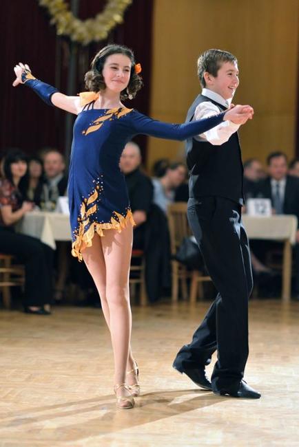 Lee Andrew Davison. Účinkoval ve filmu Šakalí léta, v muzikálu Hair a v sobotu na Plese podnikatelů 