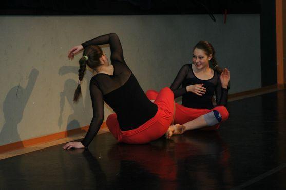 V choreografii Ukrajinky tančily Češky, Vietnamka a Polák 