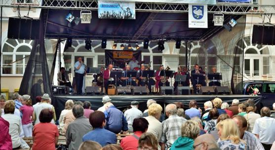 Broumov o víkendu ovládla pouť. Třešničkou na dortu byl Marek Ztracený 