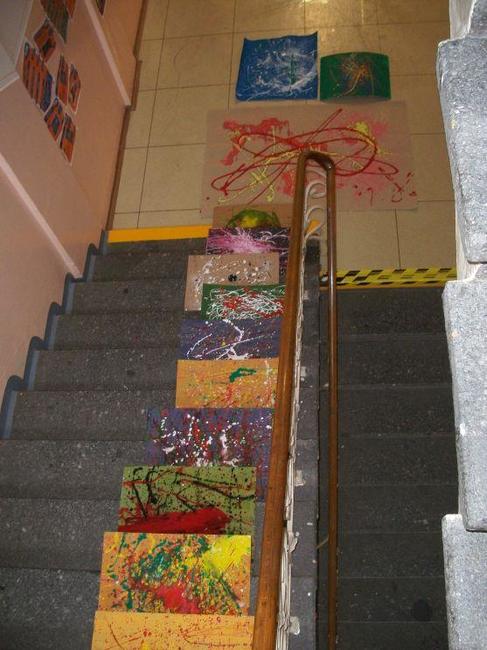 Ohlédnutí za Ateliérem Martiny Váňové věnovaném akční malbě 