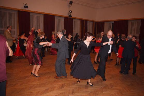 Na Plese podnikatelů v Broumově vystoupila světová špička v tanečních formacích Taneční škola Krok z Hradce Králové 