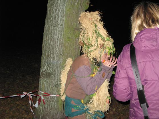 Broumovský park Alejku zaplnily stovky strašidel 