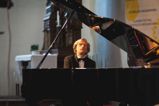 Kostel Nanebevzetí Panny Marie v Polici nad Metují se rozezněl druhým živým koncertem festivalu 