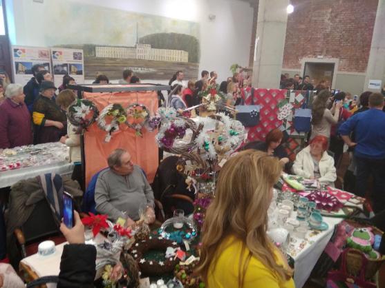 Adventní jarmark v Meziměstí se konal v teple sálu Centra Walzel