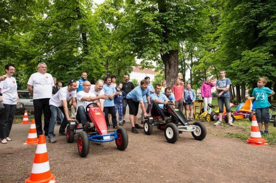 Soutěž českých a polských týmů zahájila sobotní program Broumovské pouti. Vyhrál domácí tým