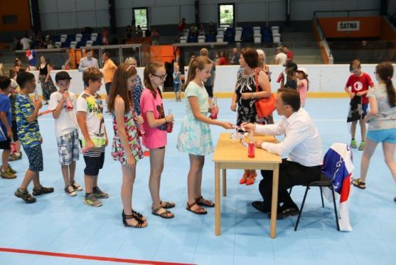 Náchodská sportoviště nabízejí stále lepší podmínky. Přesvědčil se o tom i poslanec a bývalý hokejista Milan Hnilička