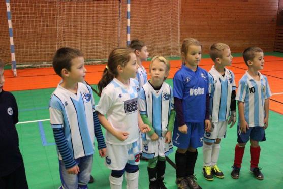 Fotbalová přípravka Slovanu Broumov strávila nedělní dopoledne s Létajícími trenéry