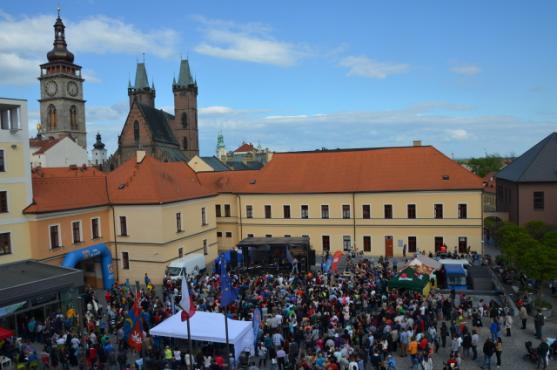 Den kraje 2016: Slavnostní fanfáry i koncert kapely No Name