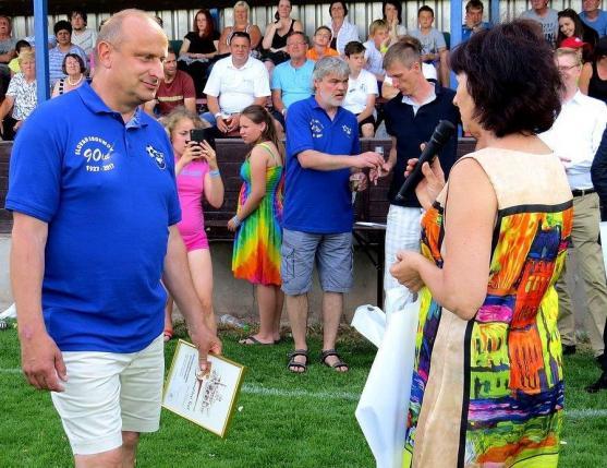 Devadesát let broumovské kopané zalité sluncem, vzpomínkami a nadějí