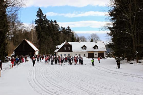 Na Bischofsteinu se jel závod tříčlenných hlídek v běhu na lyžích