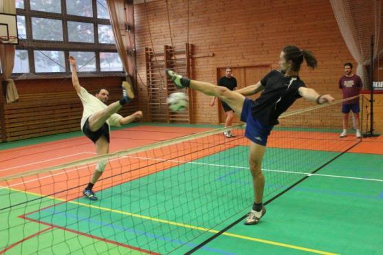 Nohejbalový turnaj Spartaklubu Broumov se hrál v hale už podruhé. Putovní pohár zamířil opět do Police nad Metují