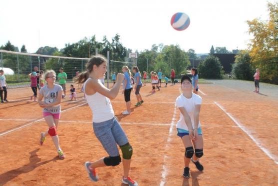 Na turnaji barevného volejbalu se dařilo broumovským týmům