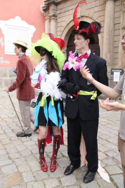 Studenti gymnázia se na chvíli stali filmovými kostyméry a vizážisty