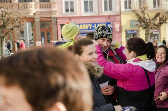 Vánoční běh Broumovem podpořil psí útulek