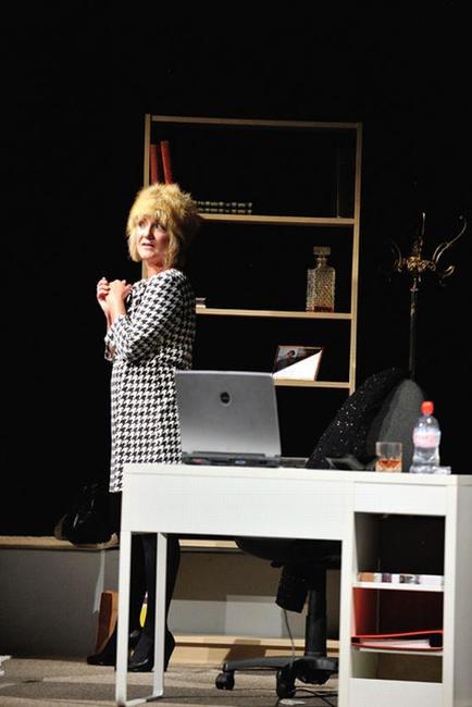 Hradecké Klicperovo divadlo uvedlo v Broumově hru Žárlivost