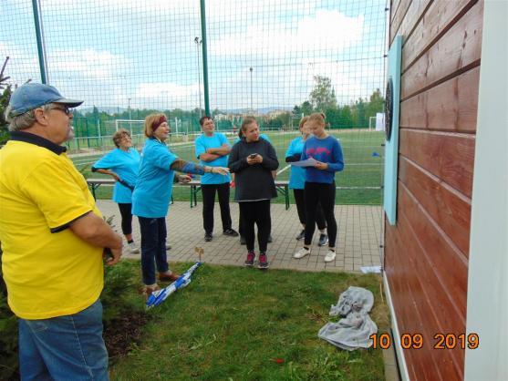 Senioři v Broumově si rádi hrají! První ročník sportovní olympiády jim rozproudil krev v žilách