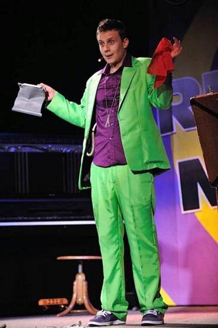 V Broumově vystoupil kouzelník a komik Richard Nedvěd