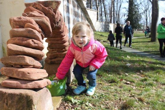 Hledání kuřátek přilákalo do kláštera téměř dvě stě dětí