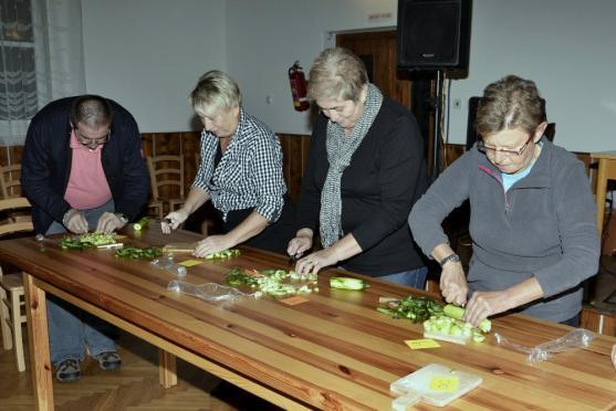 Ve Vernéřovicích spořádali 42 kilogramů bramborového salátu a k tomu sto řízků