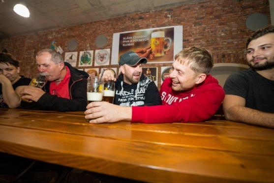 Největší hospoda v mezinárodním Broumovsku? V sobotu to bylo Centrum Walzel