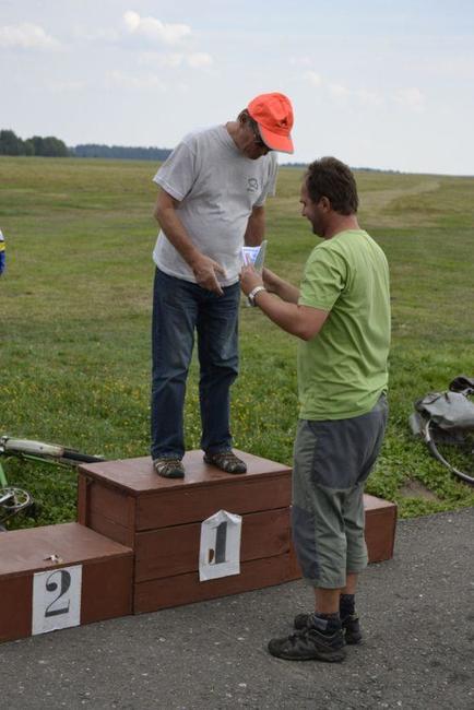 Na broumovském letišti se vzpomínalo a závodilo