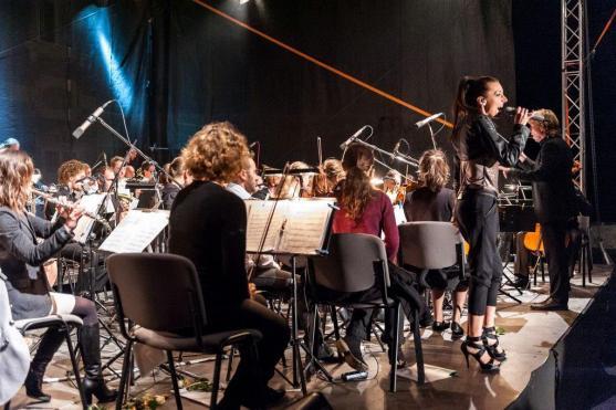 Hvězdy z PSO se snesly do klášterní zahrady. Vznikla tak neopakovatelná tradice venkovních charitativních koncertů 