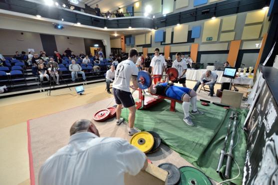 Siláci střední Evropy se v Broumově utkali na Mistrovství ČR v powerliftingu