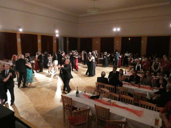 Plesovou sezónu zahájil Ples města Broumova