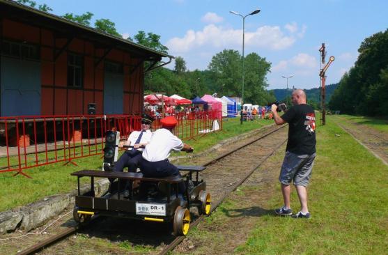 Broumováci se zúčastnili mistrovství Polska v závodech ručních drezín
