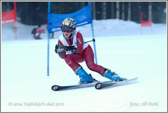 Závod v obřím slalomu žactva se v Teplicích nad Metují jel za osmnáctistupňového mrazu