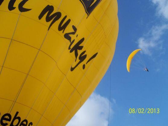 Odlet balónu z Police nad Metují odstartoval projekt 100 startů z českých měst